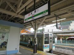 八王子から51分で終点の大月駅に到着。

富士山目当ての人たちはそのまま富士急へ乗り継いで行きました。甲府方面は次の電車の乗り継ぎまで34分あるのでリフレッシュしに一旦外へ。
