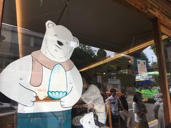 バスに乗って到着したのはかき氷のお店「付氷（プビン）」バス停はプアムドン住民センター。シロクマのイラストが目印。