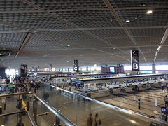 やっぱり立派な空港です。

成田空港はやっぱり海外旅行のイメージが強いから、これから海外に行くんではないかという錯覚を起こしてしまいます。
