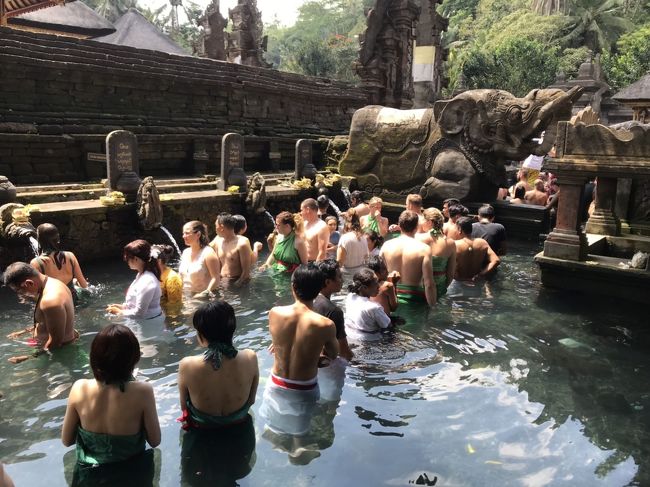 ティエタウンプル<br />見てみたかった沐浴風景<br />夫は時間が許せば沐浴してみたかったと言っていました。