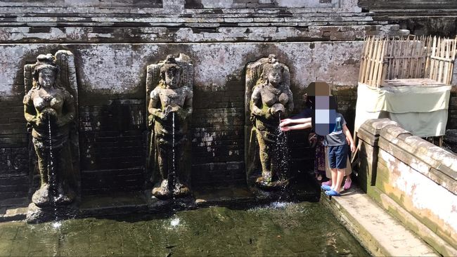 ゴアガシャ<br />夫がこの旅で一番良かったと言っていた寺院です。<br />あの仄暗い洞穴の中で修行していたなんて凄いな。