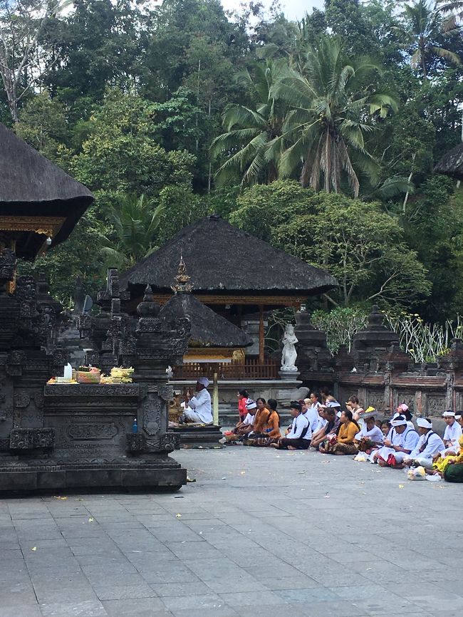 ティエタウンプル<br />こちらもサロンを巻きます。子どもも巻きます。