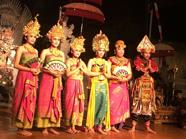 ガムランの音色が心地よく響きます。踊りも手先、目の動きが独特で面白かったです。