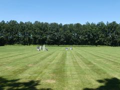 午後1時前に中札内村に着きました。十勝はご覧の通りピーカンの青空！
3年前の夏にも来ている十勝地方、その時に行かなかった中札内美術村とばんえい競馬が今日のコースです。

もしよければ前回の十勝旅行記も覗いてみて下さい。↓
https://4travel.jp/travelogue/11158586