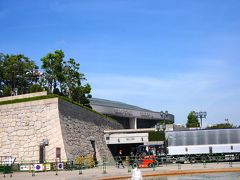 大阪城ホールが見えます。
懐かしい・・・ここは就職活動でも来たし、TEH BOOMやKATZEのライブを見に高校生の頃ここまでやってきたっけなーー♪