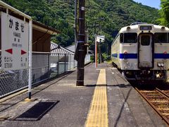 JR肥薩線のローカル列車に乗って、一路鎌瀬駅にやって来ました