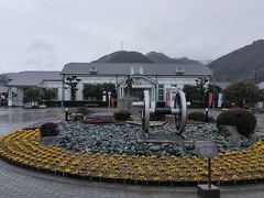 バスの乗換えできた萩駅
花も植えられて結構手入れがされている。