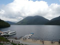 いったん麓に下りて鹿追町まで移動し、山上の然別湖へ。雲が多くなってきたのが若干残念。