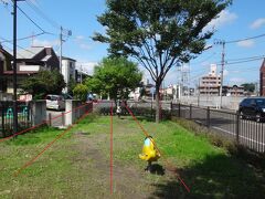 その育英学園の真向かいにあったのが宮城野原駅。

写真の公園の先が駅でした。２面２線の相対式ホーム。
現在の宮城野原駅は、写真右手、育英学園の南側の地下にあります。