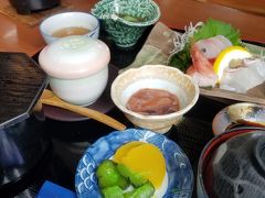 昼食は近くの「シーサイドうらどめ」で
夫は海鮮に陶板焼きが付いた「磯定食」