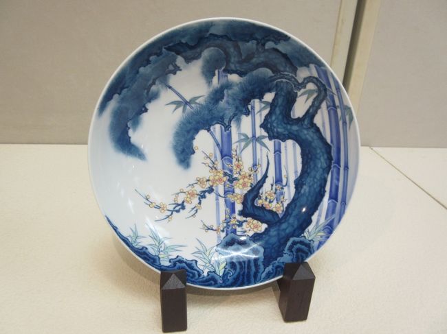 鍋島　色絵蒲公英　高台皿 鍋島 色絵蒲公英 高台皿 見返さ