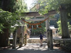 白川八幡神社

鳥居左側の大木はご神木(杉)、、
毎年10月14日&15日には『どぶろく祭り』が開催されます、、
因みに白川郷の名産のひとつが”どぶろく”、、
