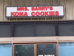 今回のお土産は　MRS.BARRY'S　KONA　COOKIESです。