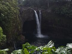 次はレインボーフォールズ。ヒロに近いところです。ハワイ島の東海岸は雨が多いのでここも蒸し暑いです。