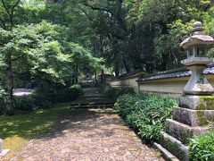 そこから歩いて竹林寺へ
展望台のバス停から遊歩道を降りて行くとすぐです