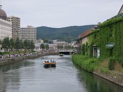 小樽運河。中心部分は観光客で溢れていますが、
