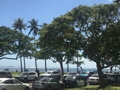 今回は、ハワイに2泊しか滞在しないので支度をして早速ビーチへ。
移動時間が短い方がいいので、アラモアナビーチパークを選択。