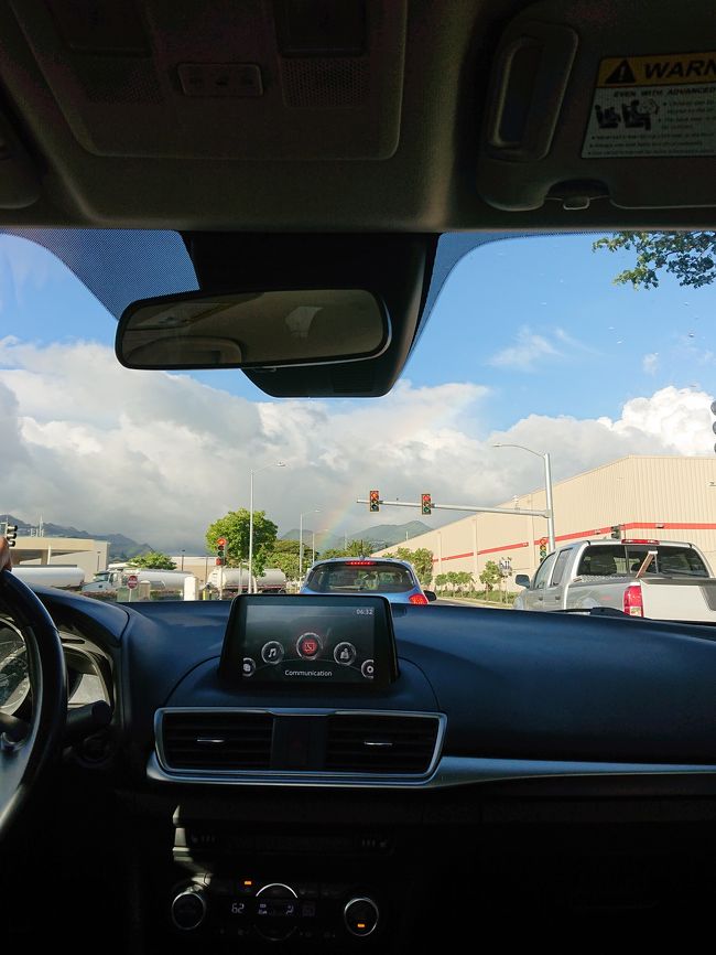 <br />歩いて駐車場戻り、レンタカーでイヴィレイのコスコへ買い出しに。<br />虹ー！！<br /><br />順調順調！と思いきや、入り口でコスコのカードを忘れたことに気付く…。<br /><br />さいあくー…。<br /><br />この時お昼過ぎ。<br /><br />ハワイ着いてからなんもしてへんやん。したの、夫婦喧嘩だけやん(笑)という会話をしていました(ToT)<br />