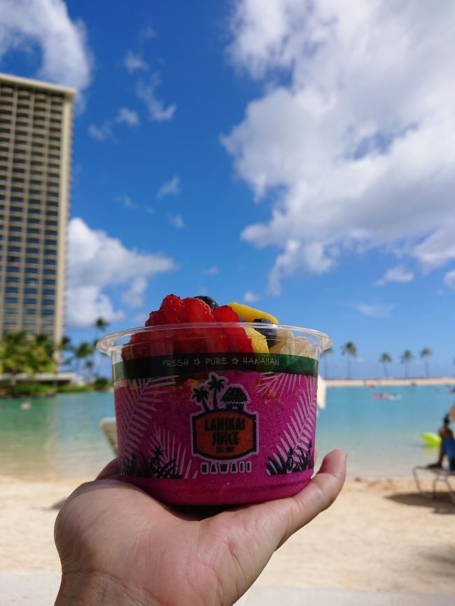 <br />ラニカイジュースのピタヤボウル。<br />ハワイで食べるこういうの、大好きー。