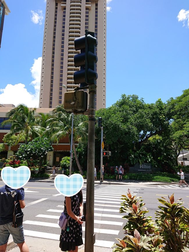 プール、ラグーン終えて、17時前くらいに、コスコにやっとやっと買い出しへ。<br />この写真、買い出しのときの写真なのか定かではないけれど、この横断歩道何回渡ったか。<br />