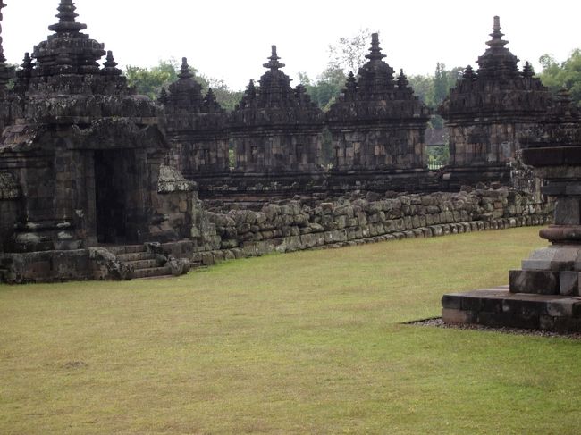 敷地には、祠堂みたいな建物が多数残っていました。