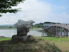 鶴の舞橋の前にはへら岬公園の看板も。