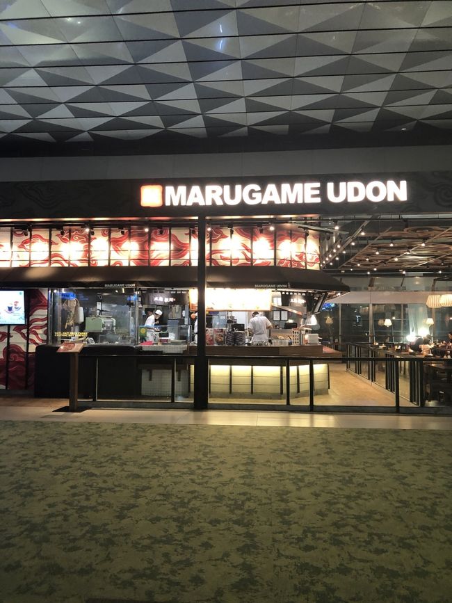 丸亀うどん、ハンバーガー屋、しゃぶしゃぶ屋などがありました