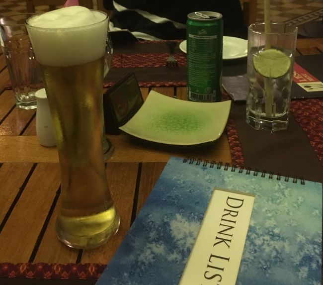 夕食はホテルのレストランで、<br />ビールが3ドルとホテルなのに安い！<br />ただ、スプライトも3ドルです。