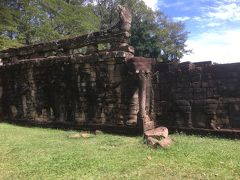 象のテラス
とにかく日陰がなくて暑い。