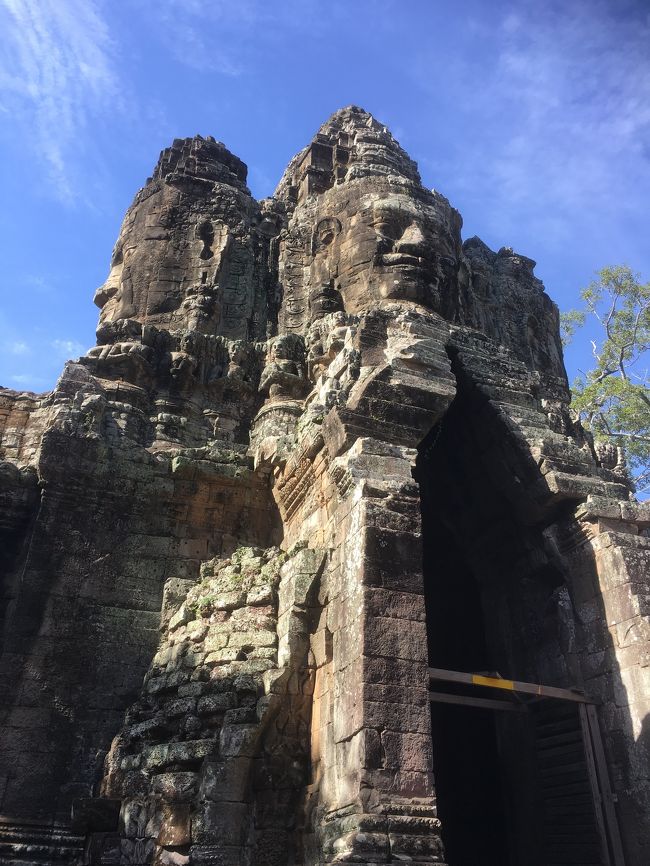 門は裏から見るとよりアンコールトム感が出ます。