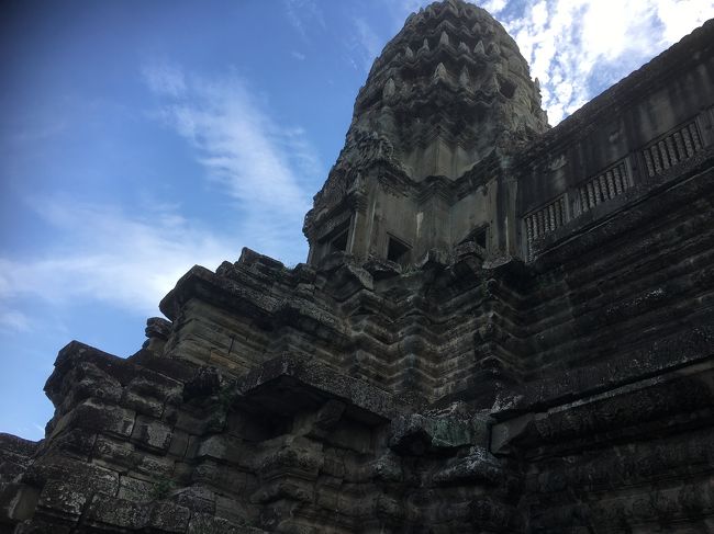 たくさんの壁画がありましたし、我が家は登らなかったですが、第3回ロウからの眺めはきれいとのことです。