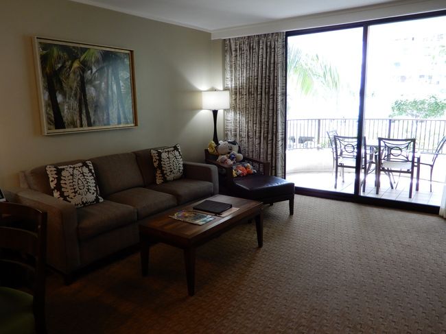 ラグーンタワーの今度の部屋<br />リビング<br />ちちは、このソファベッドで寝ます