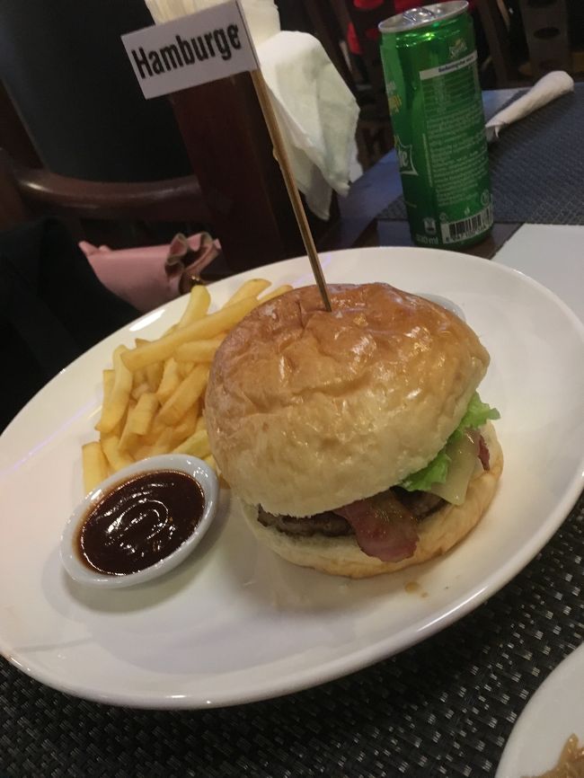 ハンバーガーはふつうにおいしい。