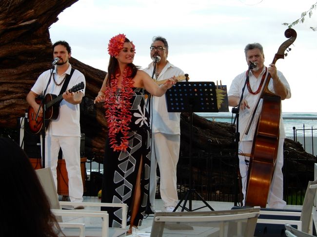 ダンサーは日替わりみたいで、ちょっと若すぎるかな<br />美人！