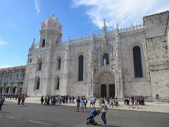 バスに揺られることおよそ20分、ベレン地区に到着。
ここにあるのが世界遺産・ジェロニモス修道院です。
Lisboa cardで入場無料。