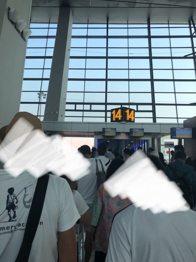 夜もあけていよいよバリ島へ。