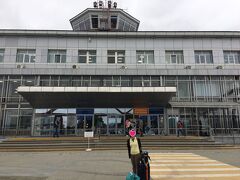 ユジノサハリンスク空港

この日は台風10号崩れの風がかなりきつかったので飛行機が飛ぶのか心配でした