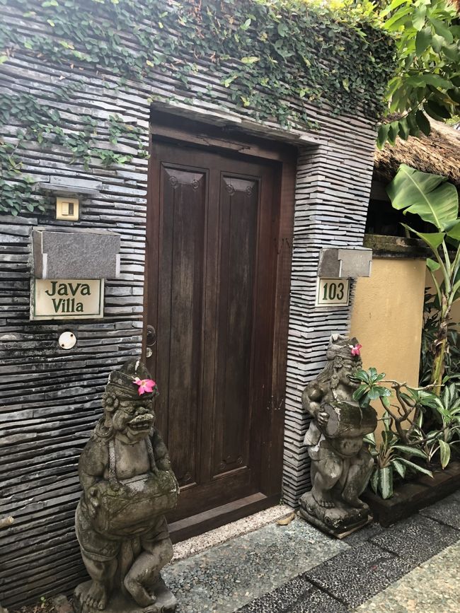 泊まるお部屋はこちら。初バリなのでホテルタイプではなくバリらしいヴィラにこだわって予約しました。