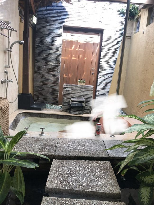 朝晩ここでビンタンビール片手に入浴。贅沢！