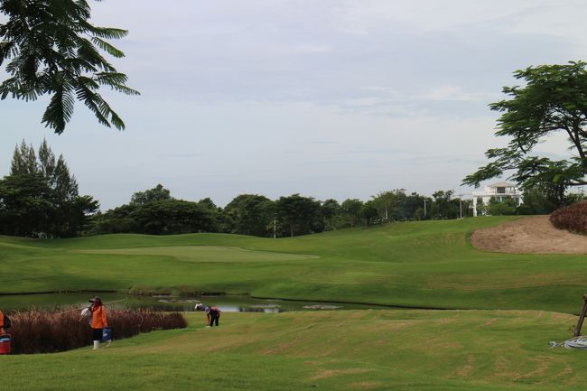【Black Mountain Golf Club HuaHin】<br />全体奇麗なコースです<br />季節ガラ、グリーンスピードがホールによりかなり異なるので、<br />キャディさんアドバイスが頼りです。