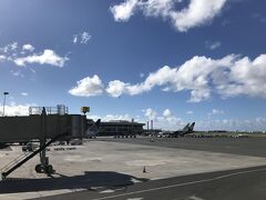 いきなりの空港です。
空港への送迎バスはホテルを8時頃に出発しました。
荷物を預けてイミグレも順調に通過して、あとは自由時間。