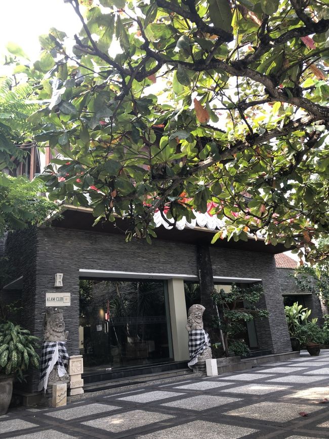 ホテルに戻りのんびり。私達の部屋はラウンジ利用ができます。