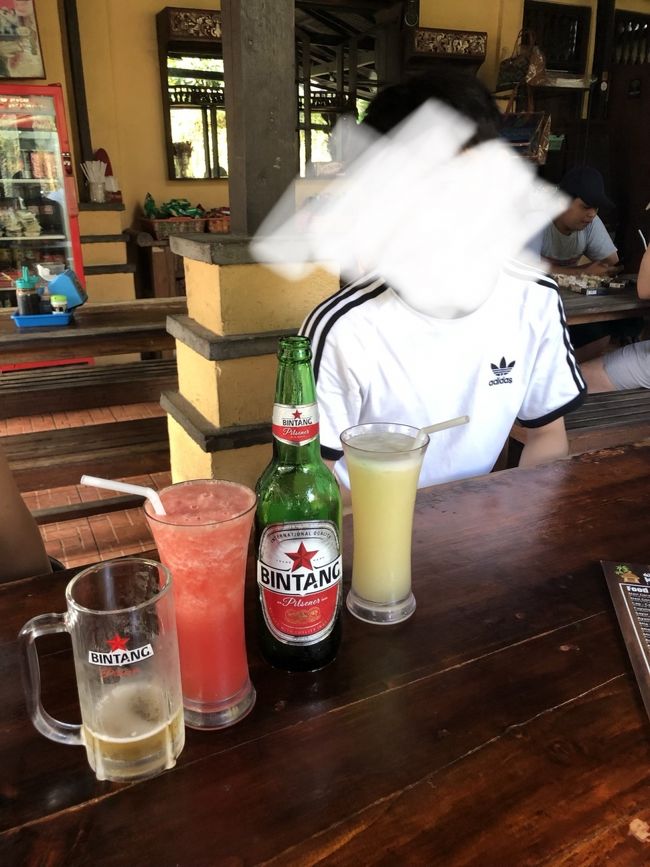 ビンタンビール大瓶は300円くらい。<br />スイカジュースも美味しかった～