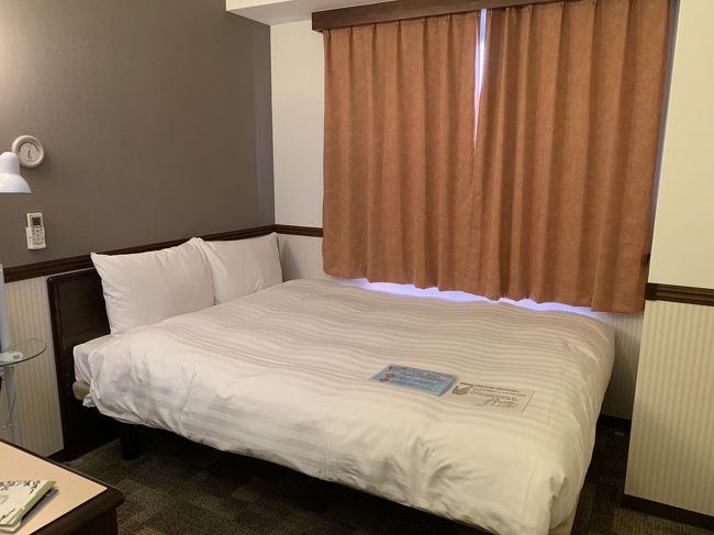 ホテルにチェックインしました。<br />過不足のない、機能的なお部屋です。