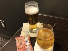 関空 ANAラウンジ

2時間半くらいいました。(^_^;)

5時にホテルを出て自宅到着が17時。
※自宅近くのスーパーで買い物したりしましたが

12時間！疲れました。

次回はもう少し早めに計画を立てて乗り継ぎの少ない便を予約します…。（´-`）.

チェジュ航空で帰った長女は21時頃自宅到着したと連絡がありました。（移動時間8時間）

長女との2人旅。
往復の交通費とお土産代のみ長女もち。
ホテルや食事代、移動費、チップ、アクティビティすべて母もちなので出費はかさみますがなんせ気楽♪

近々結婚するような話もしていたので最後の母娘旅になるかもな～…。

旅行記読んでいただきありがとうございました。

グアム大好き！
3月にハワイに行く予定ですが（初ハワイ）グアムの良さを再確認する旅になるのではないかと思っています。（笑）