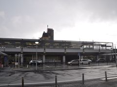 　上毛電鉄西桐生駅から南へ400メートルくらい歩いて、ＪＲ桐生駅に着きました。高架駅です。
　雨は上がり、薄日も差していました。