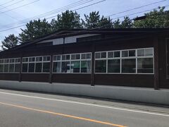 リゾートしらかみに乗って十二湖駅に到着^ - ^。

バスを待つ。