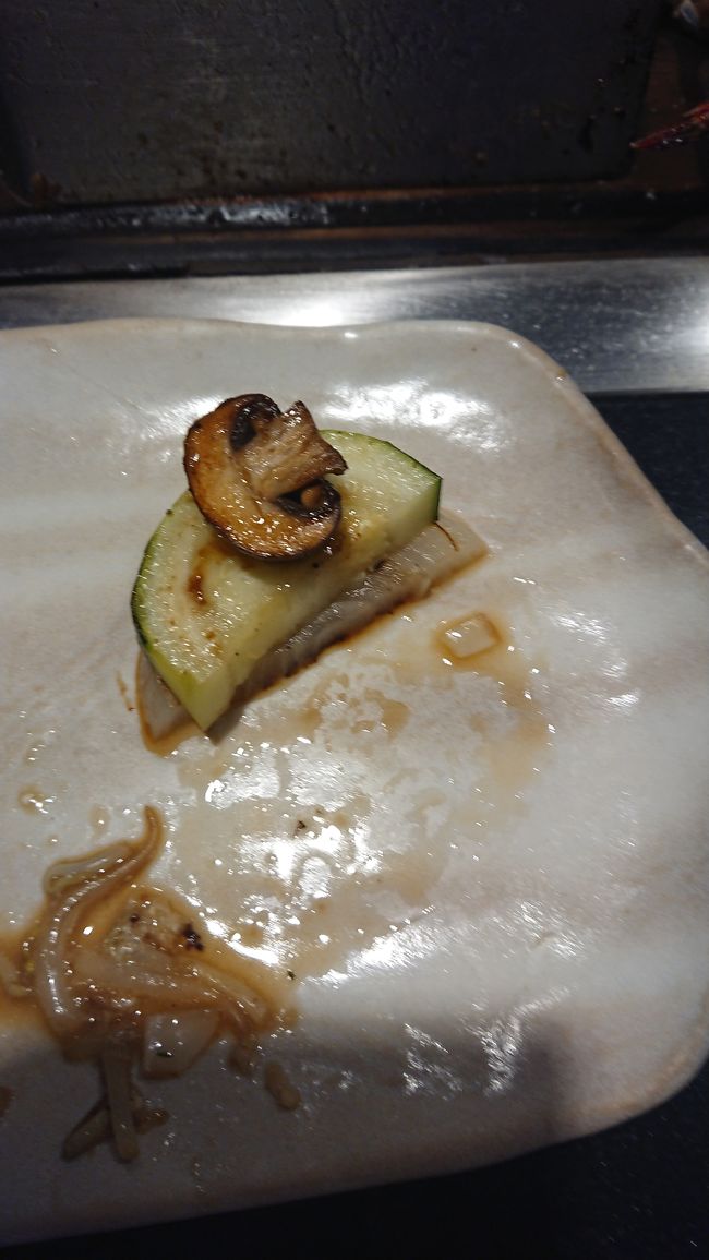 4品目、野菜炒めです。もやし炒めとは違いますけど美味しかったです。