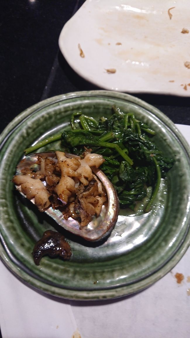 5品目のほうれん草のバター焼きと、6品目のアワビのバター焼きです。アワビ、本当に美味しかったです。