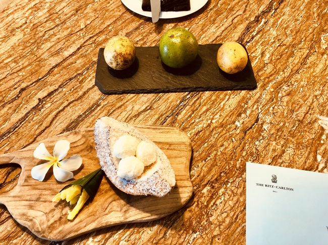 ウェルカムフルーツとココナッツクッキー<br />食べませんでした笑